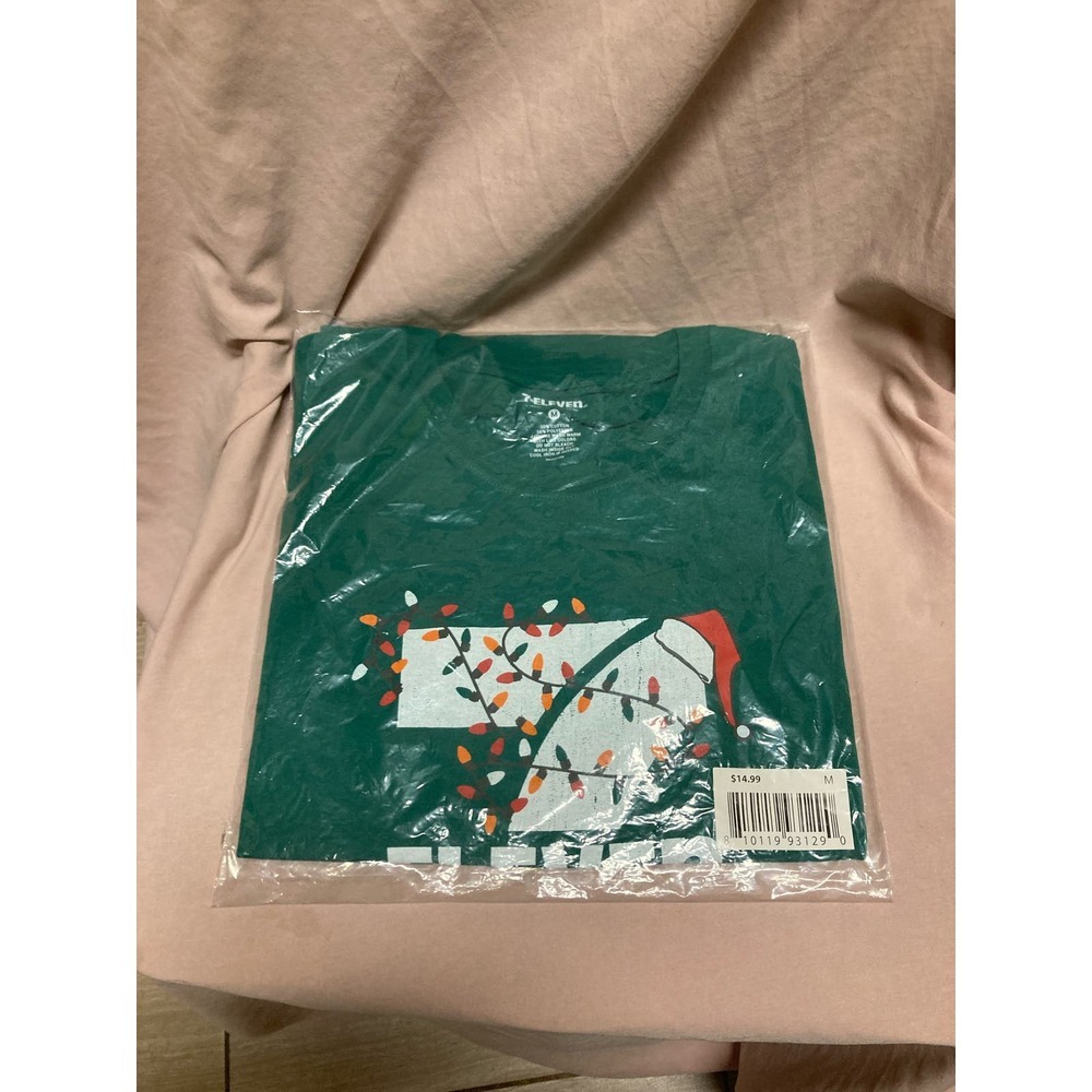 LIMITED EDITION 23 CHRISTMAS HOLIDAY LIGHTS 7-ELEVEN T-SHIRT  TOP GREEN Size M